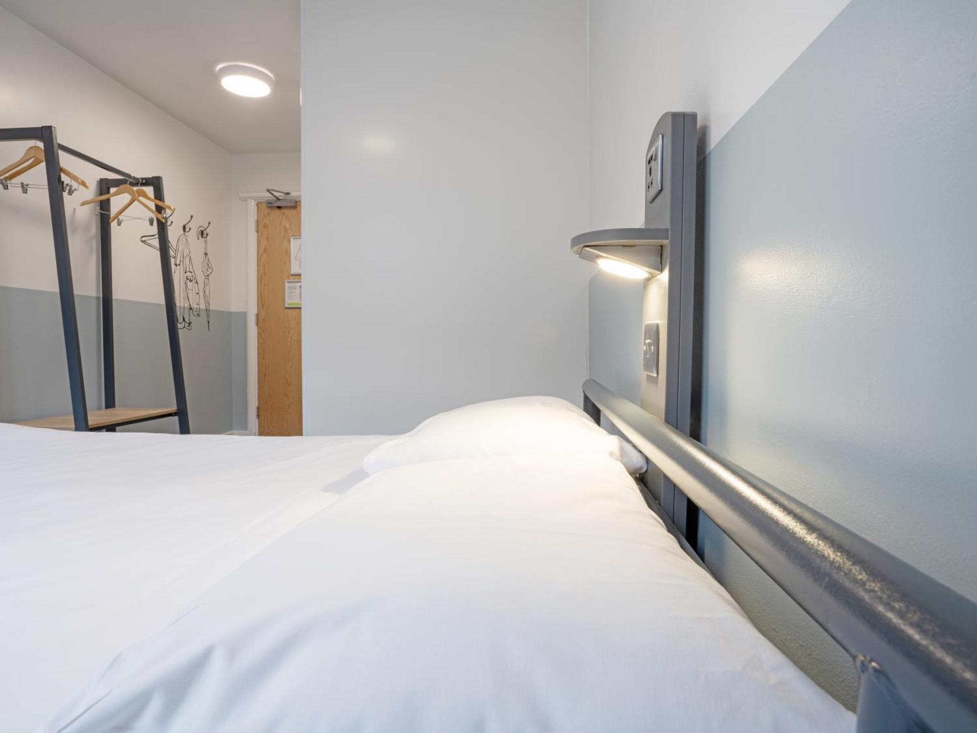 Yha Hostel *